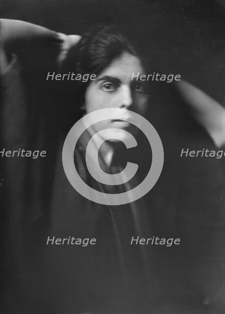 Miss Elizabeth Stuyvesant, portrait photograph, 1919 Jan. 19. Creator: Arnold Genthe.