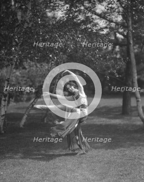 Severn, Margaret, Miss, 1923 July 16. Creator: Arnold Genthe.