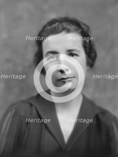 Moore, M., Miss, portrait photograph, 1917. Creator: Arnold Genthe.