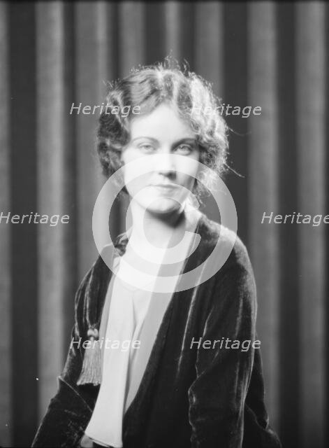 Wray, Fay, Miss, portrait photograph, 1927 Aug. Creator: Arnold Genthe.