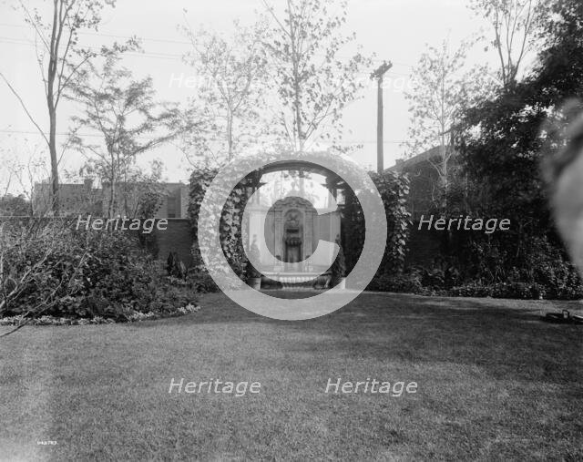 Franklin H. Walker fountain, Detroit, Mich., between 1905 and 1915. Creator: Unknown.