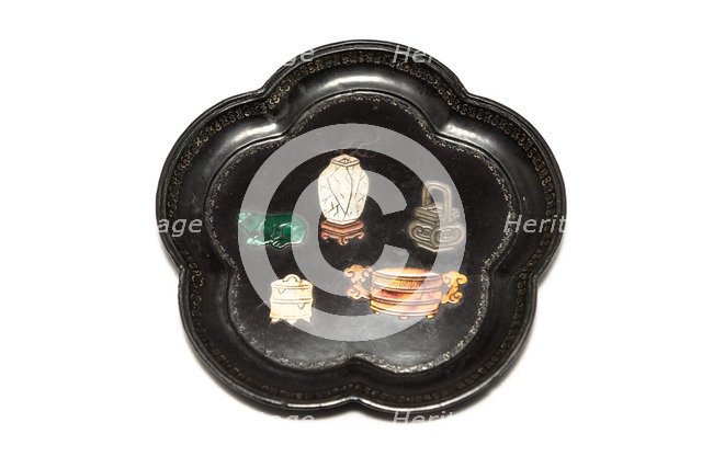 Lacquer dish with inlays, 1662-1722. Artist: Unknown.