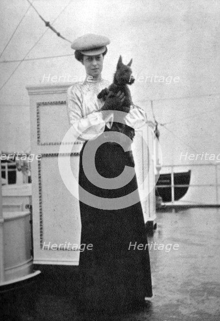 Princess Victoria (1868-1935) with Mac on board the royal yacht Victoria and Albert III, 1908.Artist: Queen Alexandra