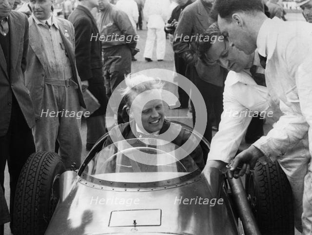 Mike Hawthorn in Vanwall, International Trophy Race at Silverstone 1955. Creator: Unknown.
