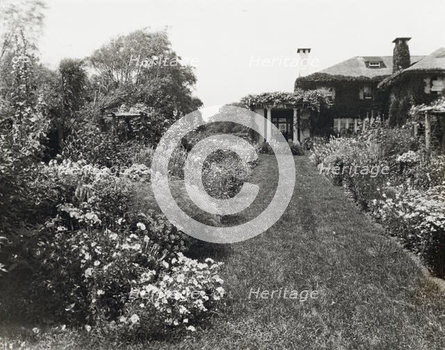 Dr. Frederick Kellogg Hollister house, Lily Pond Lane, East Hampton, New York, 1915 or 1916. Creator: Frances Benjamin Johnston.