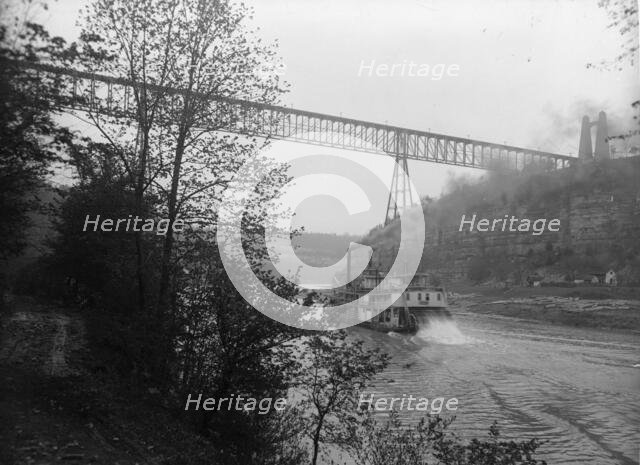 Str. Falls City passing High Bridge, Ky., c1907. Creator: Unknown.