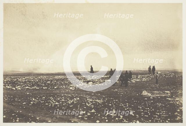 Officers on the Look out at Cathcarts Hill, 1855. Creator: Roger Fenton.