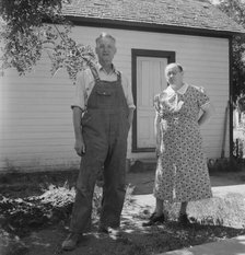 Mr. and Mrs. Chris Ament, dry land wheat farmers who survived..., south of Quincy, Washington, 1939. Creator: Dorothea Lange.