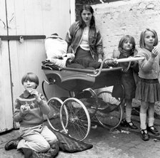 Children playing 'Penny for the Guy' in a London yard, Oct 1978. Artist: Henry Grant