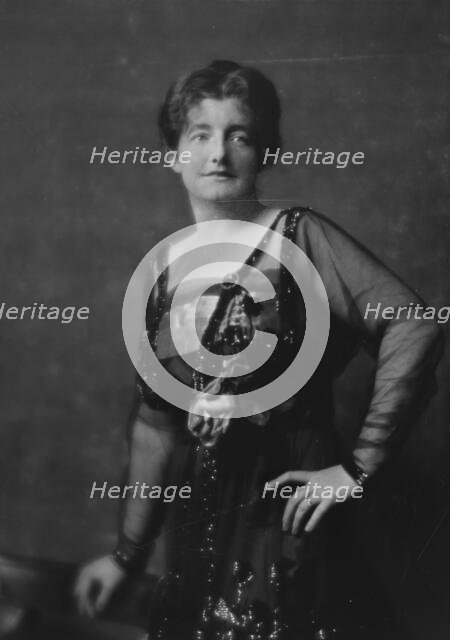 Norris, Charles G., Mrs., portrait photograph, between 1913 and 1942. Creator: Arnold Genthe.