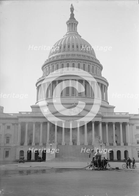 U.S. Capitol - Cleaning Exterior, 1913. Creator: Harris & Ewing.