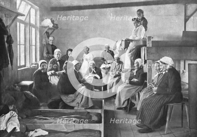 'Prisonnieres; Vielles femmes de la commune du Ban-de-Sapt, dans les Vosges, emmenees.... Creator: Unknown.