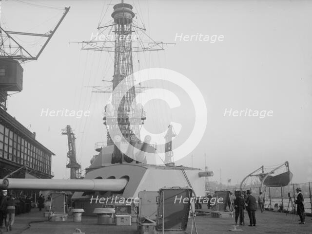 ARIZONA's guns, between c1915 and c1920. Creator: Bain News Service.