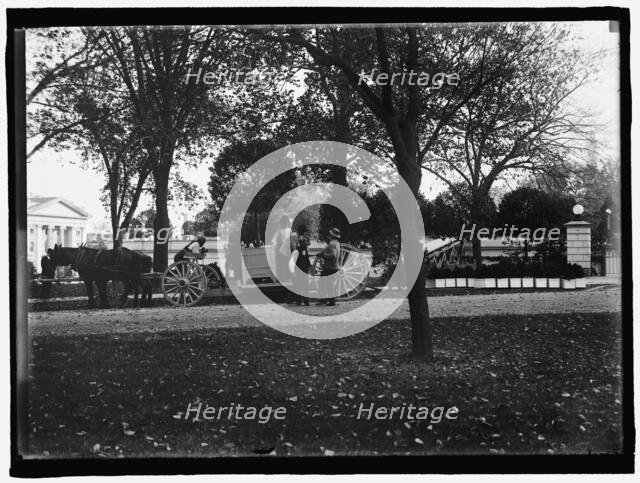 White House, Washington, D.C., between 1910 and 1917. Creator: Harris & Ewing.