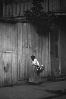 Going to market, New Orleans, between 1920 and 1926. Creator: Arnold Genthe.