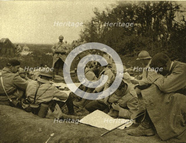 '' A l'est de Montdidier; les commandants de compagnie se concertent', 1918. Creator: Unknown.