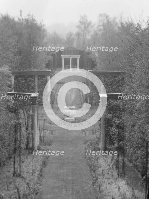 Kahn, Otto H., Mr., estate, 1928 Creator: Arnold Genthe.