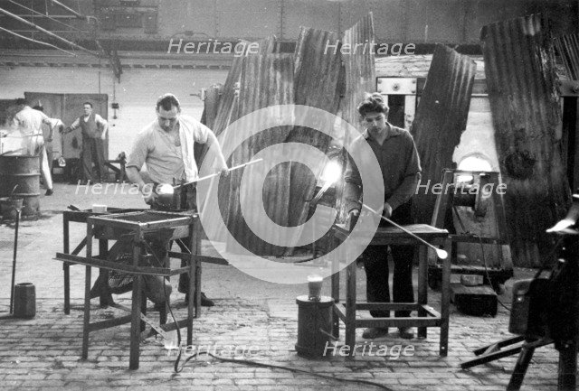 Powell's Glassworks, London, 1955. Artist: Henry Grant