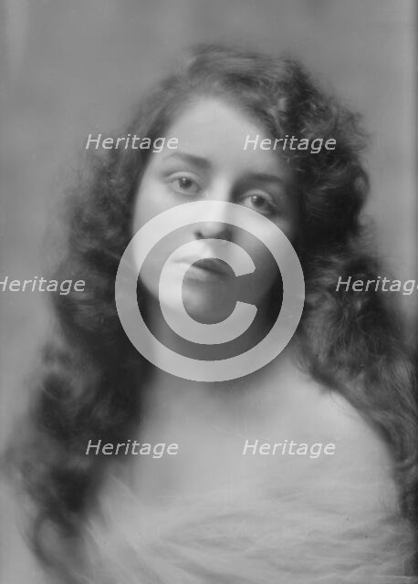 Risser, Marguerite, Miss, portrait photograph, 1915 Feb. 9. Creator: Arnold Genthe.