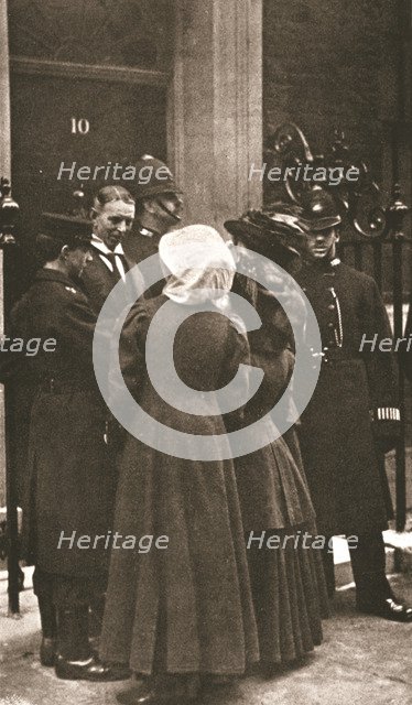 The 'Human Letters' dispatched by Jessie Kenney to Mr Asquith at 10 Downing Street, London, 1909. Artist: Unknown