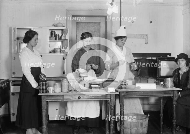 Food Administration, U.S. War Kitchen, 1917. Creator: Harris & Ewing.