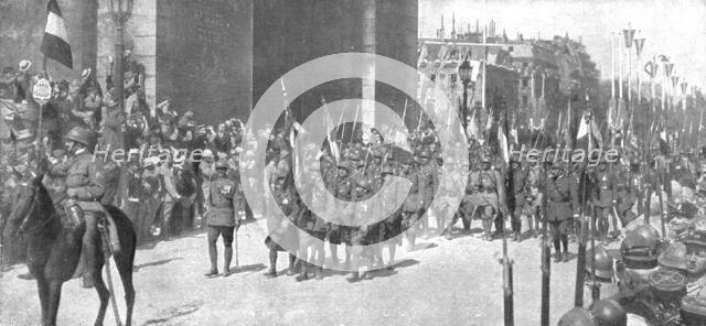 'Le jour de gloire; le drapeau de l'armee coloniale sous l'Arc de Triomphe', 1919. Creator: Unknown.