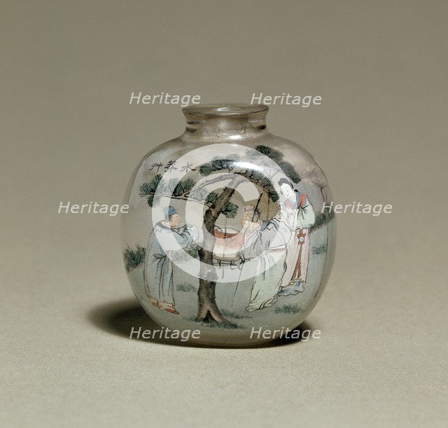 Snuff bottle with figures by a tree, 1903. Artist: Ye Zhongshan.