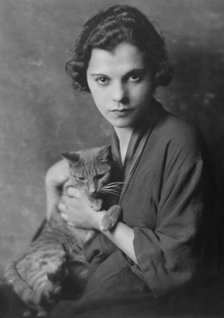 Gervais, Blanche, Miss, with Buzzer the cat, portrait photograph, 1916. Creator: Arnold Genthe.