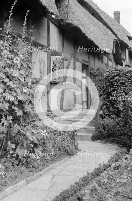 Anne Hathaway's cottage at Shottery, Warwickshire, c1945-c1965. Artist: SW Rawlings