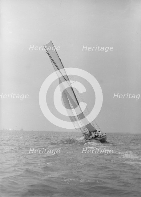 The 10 Metre class 'Eleda' (F6) sailing close-hauled, 1913. Creator: Kirk & Sons of Cowes.