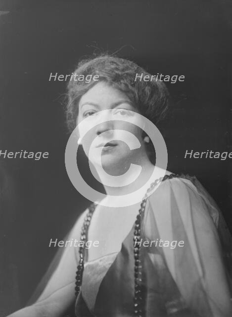 Mrs. Walter M. Murphy, portrait photograph, 1918 Nov. Creator: Arnold Genthe.
