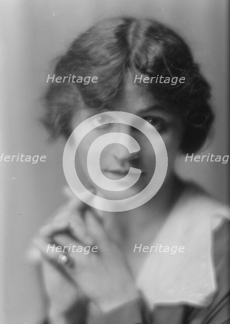 Woodruff, Eleanor, Miss, portrait photograph, 1914. Creator: Arnold Genthe.