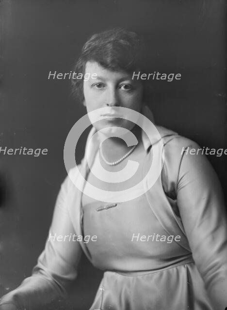 Miss Rena Maitland, portrait photograph, 1918 Dec. 5. Creator: Arnold Genthe.