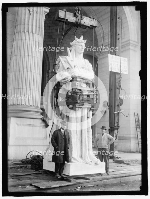 Union Station under construction, between 1910 and 1917. Creator: Harris & Ewing.
