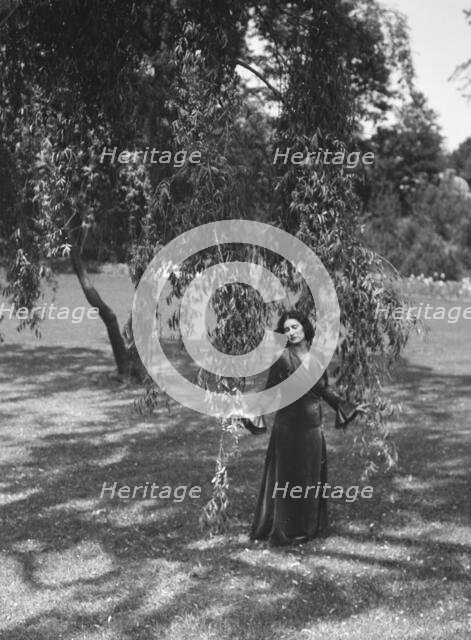 Strauss, Sarah Mildred, and pupils, 1932 June 5. Creator: Arnold Genthe.