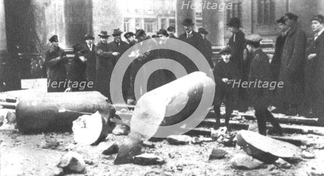 'La Nouvelle Europe; la guerre civile a Berlin; colonne du monument de Guillaume 1er..., 1918. Creator: Unknown.