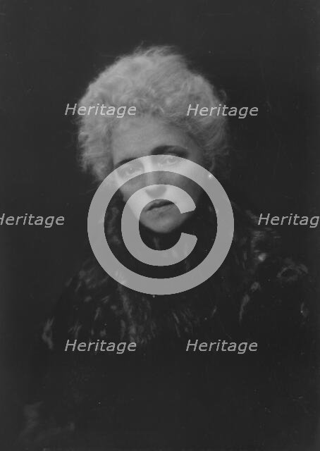 Robbins, J.W., Mrs., portrait photograph, 1917 Nov. 2. Creator: Arnold Genthe.