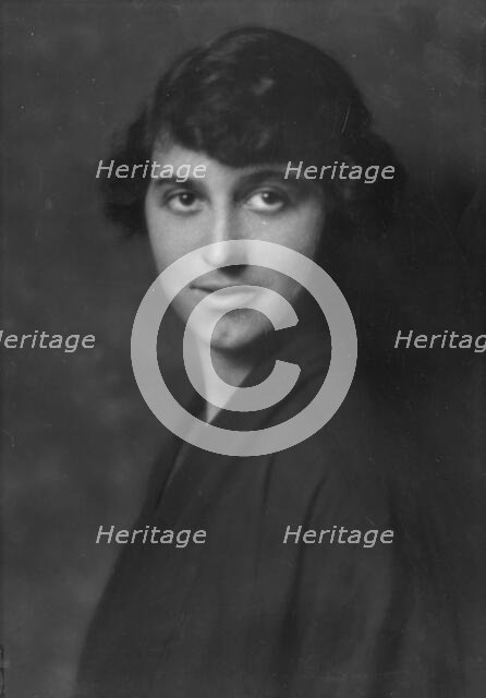 Hirsch, N., Miss, portrait photograph, 1915 Oct. 30. Creator: Arnold Genthe.