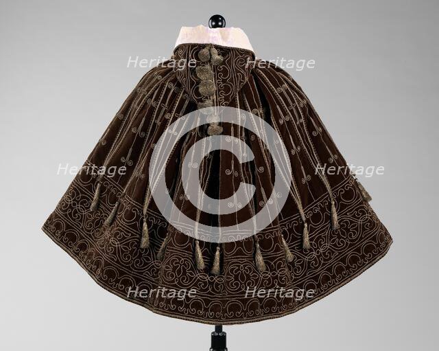 Evening cape, French, 1895. Creators: House of Worth, Jean-Philippe Worth.