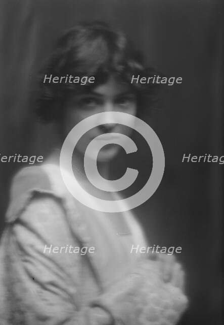 Nash, Miss, portrait photograph, 1913. Creator: Arnold Genthe.