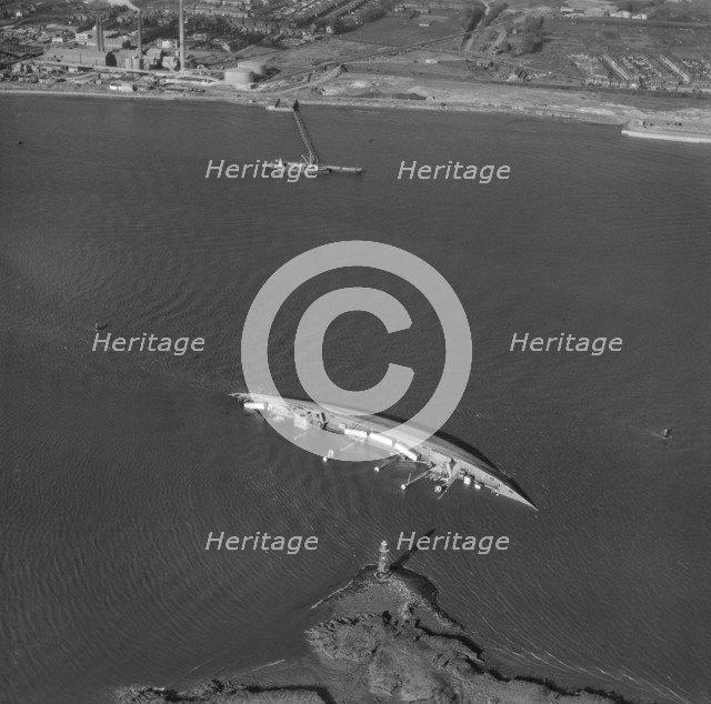 Shipwreck at Fiddler's Reach on the River Thames, London, November 1964. Artist: Freeman.