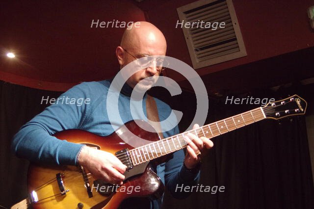 Alessio Menconi, Nigel Price Quartet, Verdict Jazz Club, Brighton, E. Sussex, 2022. Creator: Brian O'Connor.