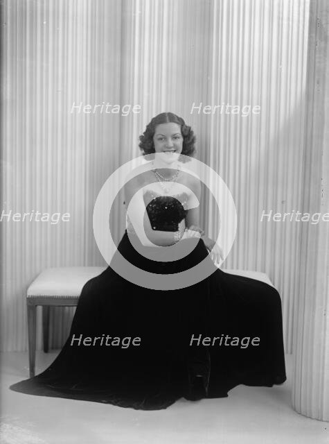 Henderson, Adrianne, Miss - Portrait, 1939. Creator: Harris & Ewing.