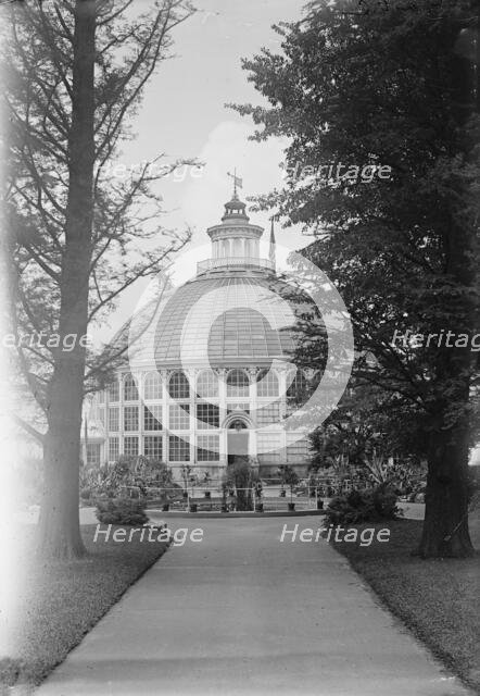 Botanical Gardens, 1917 or 1918. Creator: Harris & Ewing.