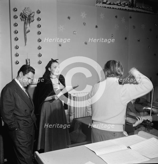 Portrait of Lena Horne and Lennie Hayton, New York, N.Y., 1946. Creator: William Paul Gottlieb.