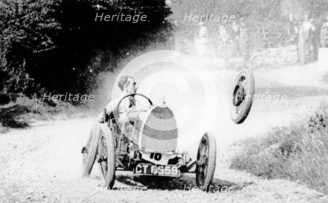 Raymond Mays' Bugatti loses a wheel, (early 1930s?). Artist: Unknown