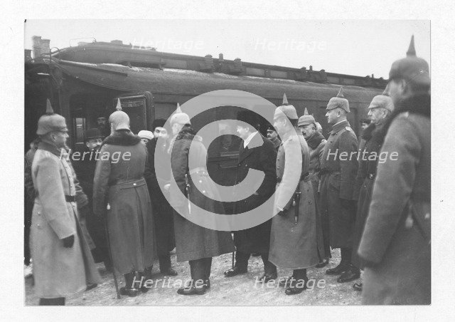 Arrival of the Russian delegation in Brest-Litovsk. In the centre Trotsky. Left: Kamenev and Joffe. 