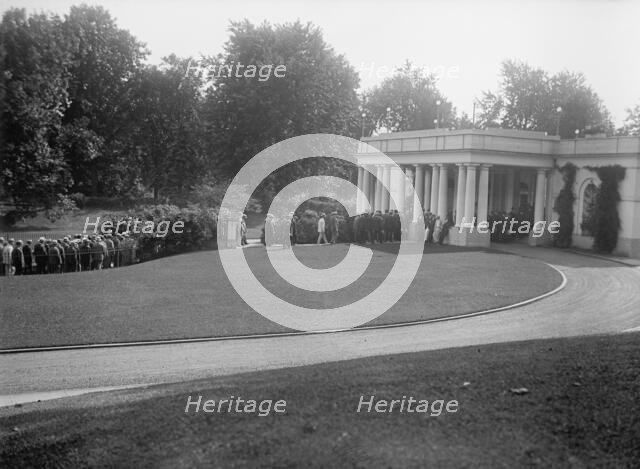 East Entrance, White House, Washington, D.C., between 1910 and 1917. Creator: Harris & Ewing.