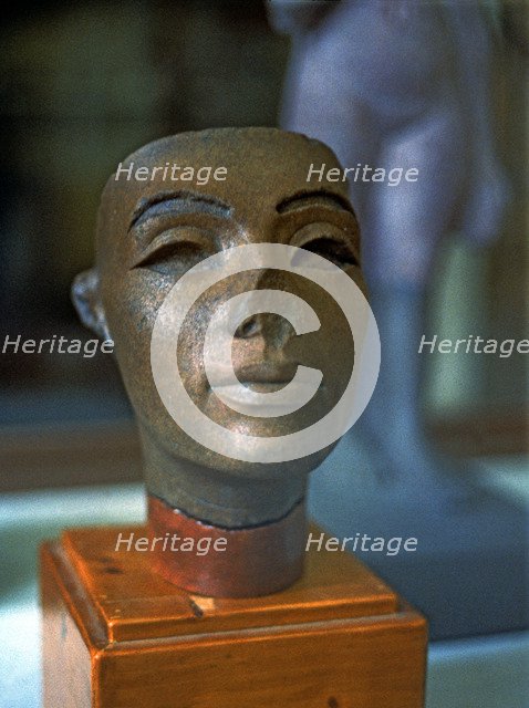 Bust of a member of the royal family of Akhenaten, possibly Nefertiti.
