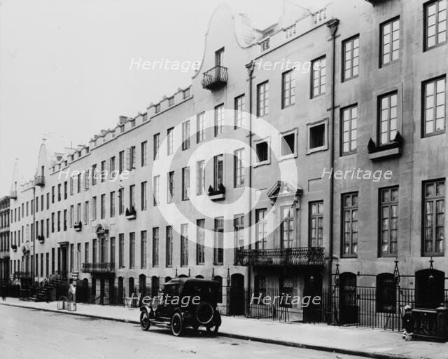 Turtle Bay Gardens, 228-246 East 49th Street, New York, New York., 1920. Creator: Frances Benjamin Johnston.
